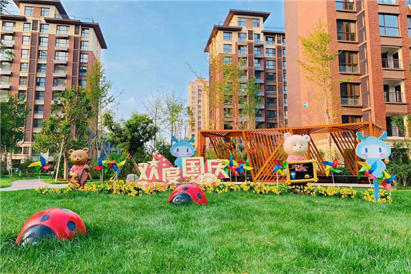 龍湖智慧服務(wù)濰坊區(qū)域居民喜迎中秋節(jié) 舉辦善親游園會，現(xiàn)場制作月餅拍攝全家福