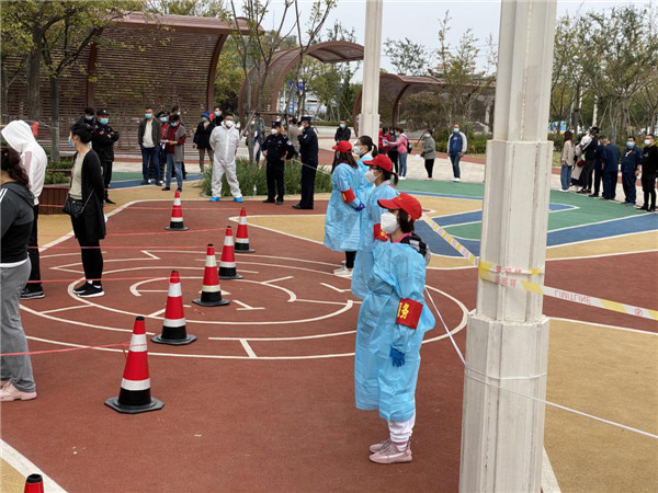 街頭閃耀“志愿紅”，市北區(qū)各方齊心協(xié)力筑牢防疫堅實堡壘