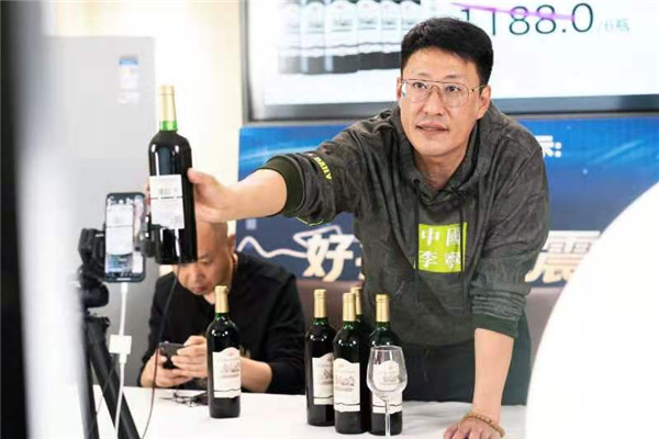  即墨區(qū)舉辦企業(yè)商戶網(wǎng)紅電商營(yíng)銷(xiāo)合作洽談會(huì)