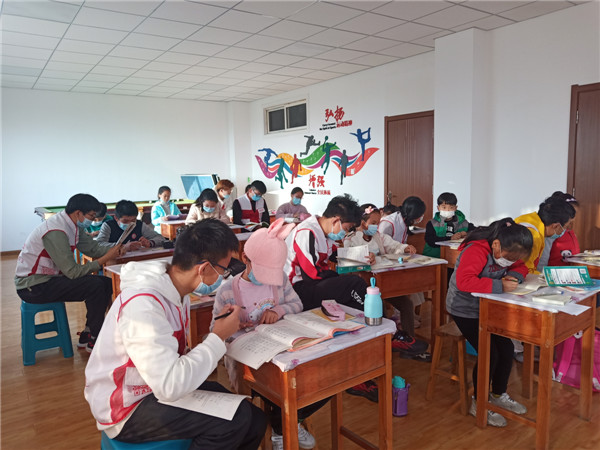 嶗山區(qū)愛(ài)心課堂正式落地，與孩子在社區(qū)共度假期