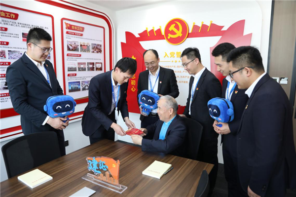 中建八局四公司黨史學(xué)習(xí)教育10名黨齡超50年老黨員組成“初心宣講團(tuán)”