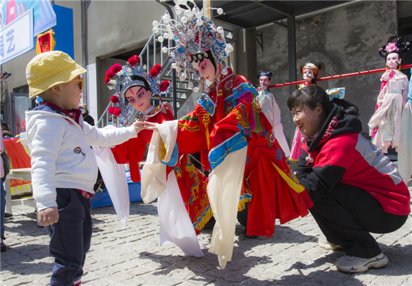 山東青島：非遺市集展現(xiàn)優(yōu)秀傳承 百姓大飽眼福紛紛點(diǎn)贊