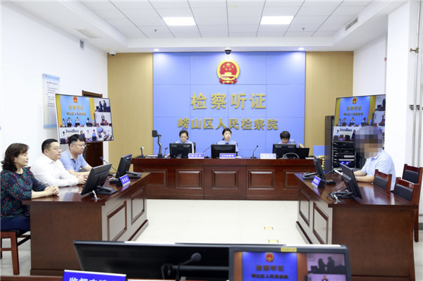 嶗山區(qū)檢察院檢察長(zhǎng)臧雪梅主持公開聽證