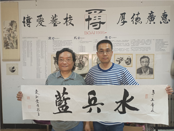 中國(guó)著名書法家“當(dāng)代經(jīng)生”——郭立激情書寫“水兵藍(lán)”