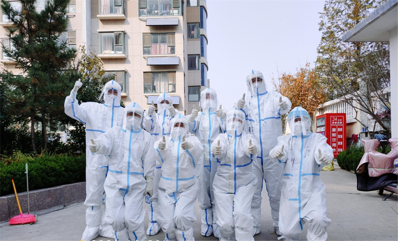 青島800醫(yī)護(hù)人員星夜馳援五蓮 檢測20萬人的樣本