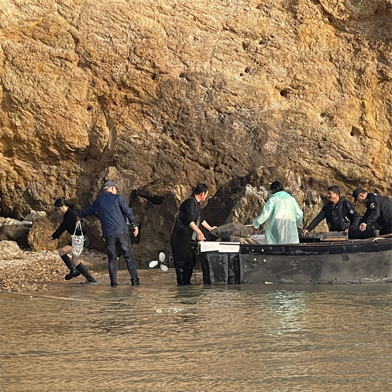 嶗山：游客被困礁石，緊急救援