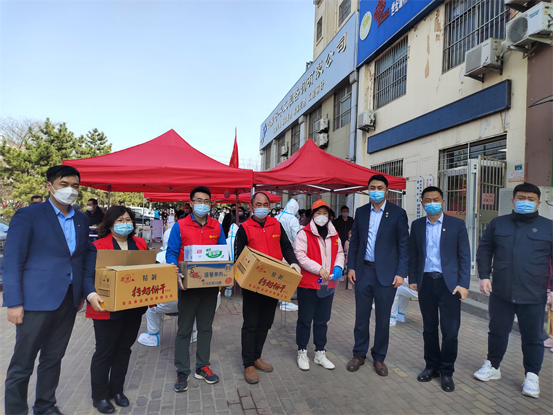 央企責(zé)任擔(dān)當(dāng) 為“逆行者”保駕護(hù)航 中國(guó)人壽青島市分公司5萬份新冠肺炎特定保險(xiǎn)送一線防疫人員