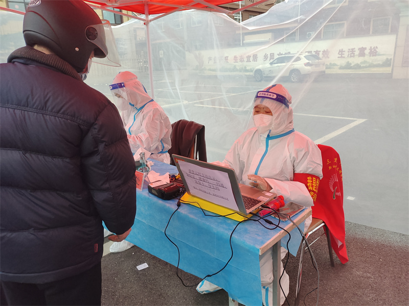 一片“誠”心在戰(zhàn)“疫” 膠州市三里河街道南辛置網(wǎng)格員宋成誠舞動“巾幗紅”