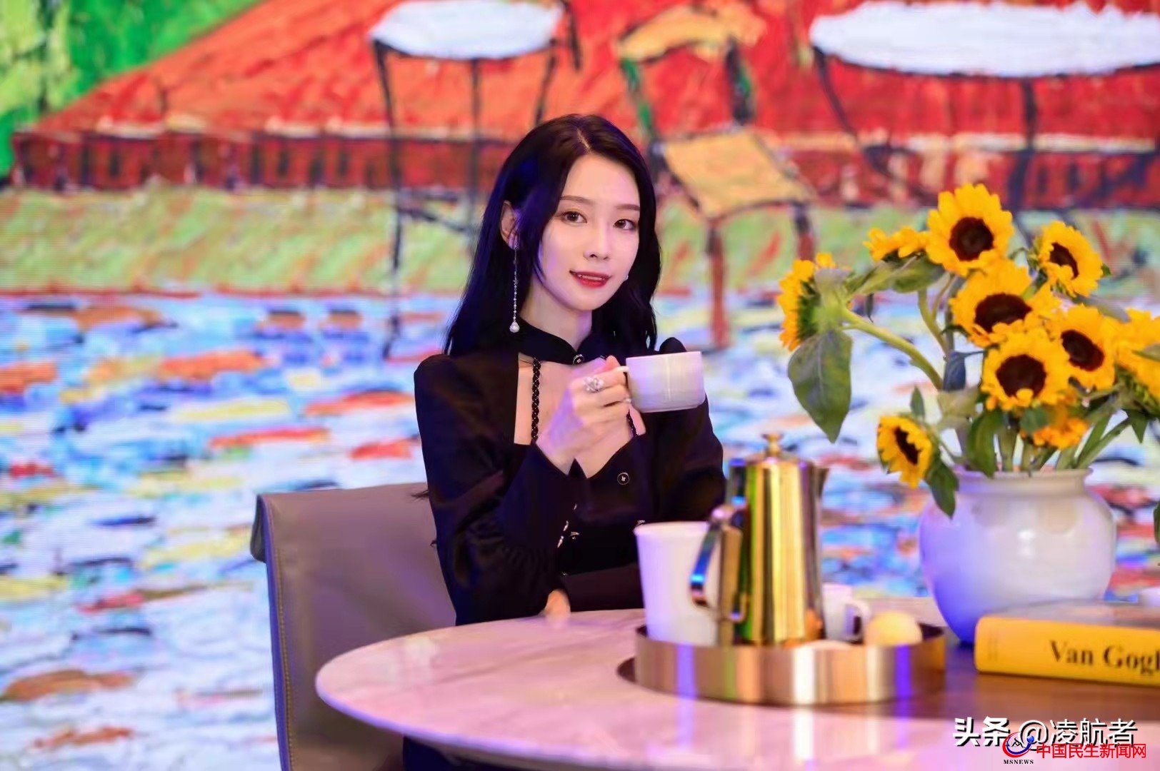 青島大嫚：國內(nèi)知名博主舒芙蕾蕾，身高168CM，體重45KG