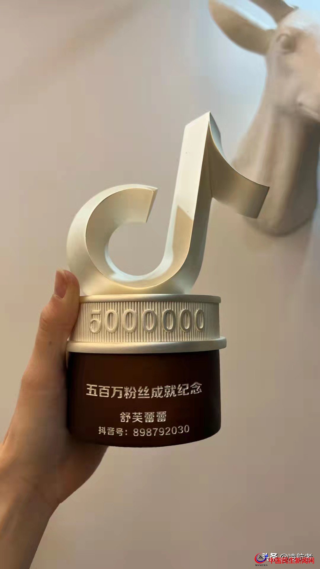 青島大嫚：國內(nèi)知名博主舒芙蕾蕾，身高168CM，體重45KG