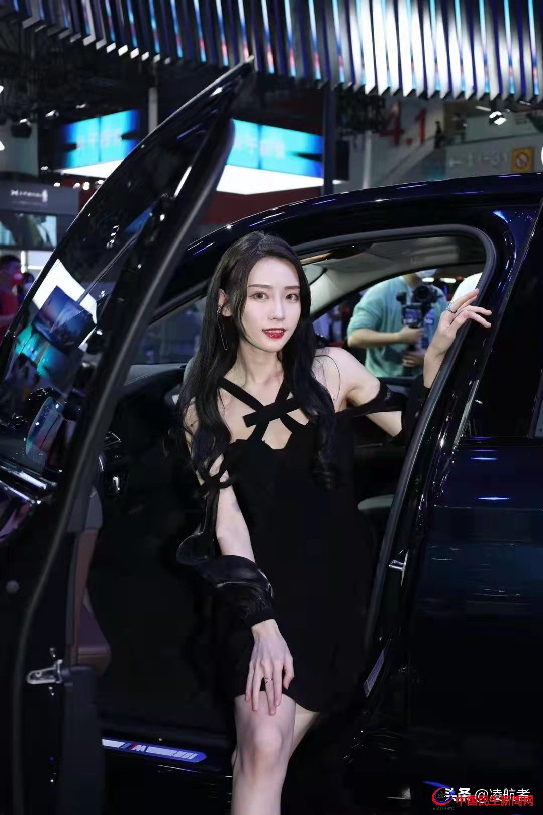 青島大嫚：國內(nèi)知名博主舒芙蕾蕾，身高168CM，體重45KG