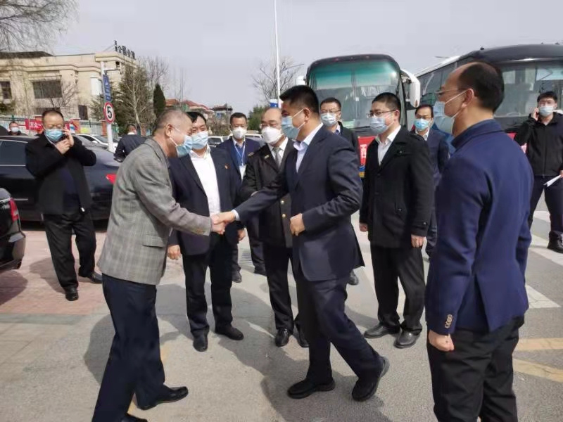 萊西市舉行儀式歡送青島城運支援萊西抗疫車隊