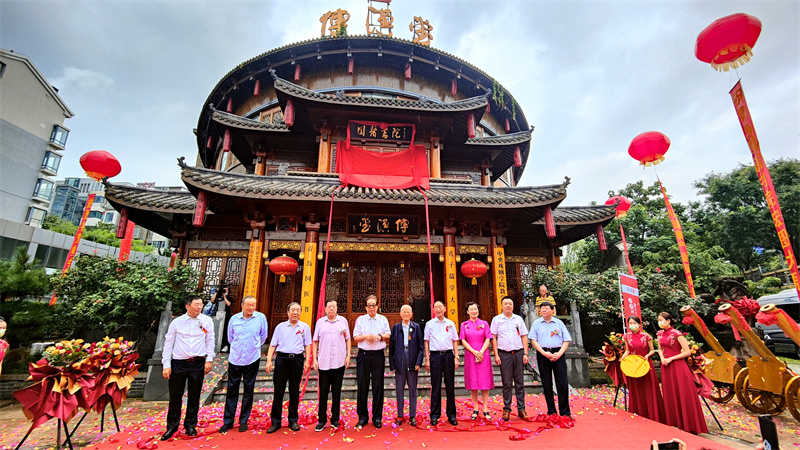 “弘揚岐黃精粹，傳承中醫(yī)文化”首屆國醫(yī)書院健康產(chǎn)業(yè)賦能峰會在青島隆重召開