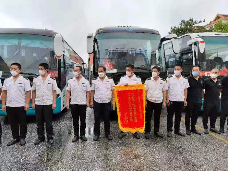 交運(yùn)萊西15名援即墨抗疫轉(zhuǎn)運(yùn)隊(duì)員凱旋歸來(lái)