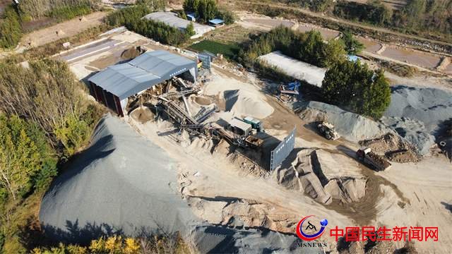 五蓮縣叩官鎮(zhèn)北回頭村：砂石料露天堆放 盜采礦產(chǎn)資源無(wú)人監(jiān)管？