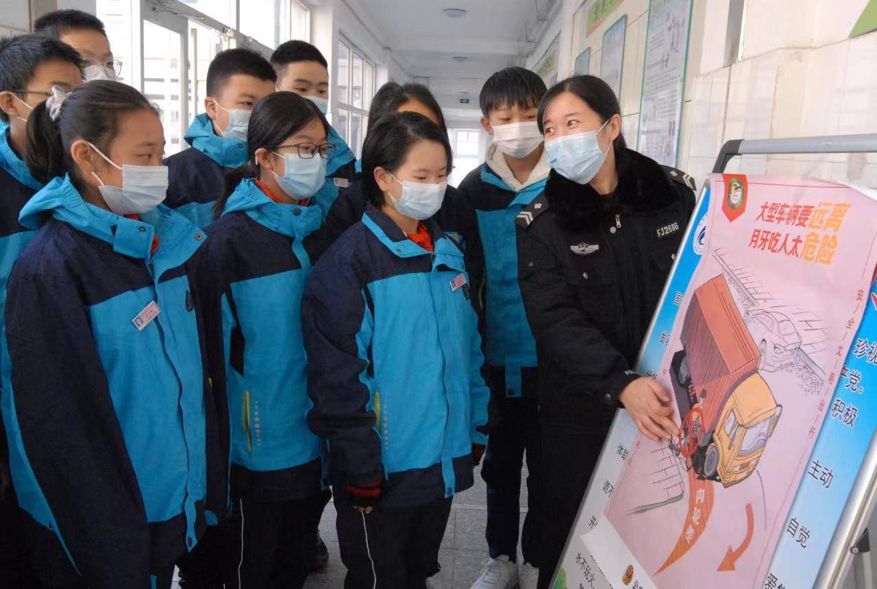 山東即墨：交通安全宣傳進(jìn)校園 撐起校園“防護(hù)傘”