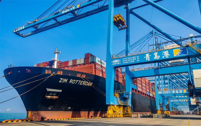 新年第一天山東港口青島港：實干創(chuàng)佳績，喜迎“開門紅”