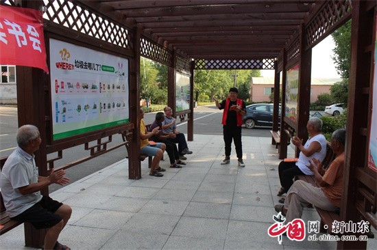 今年以來(lái)，青島即墨區(qū)積極倡樹(shù)新時(shí)代美德健康生活方式，下發(fā)《關(guān)于統(tǒng)籌推進(jìn)美德青島和信用青島建設(shè)的實(shí)施方案》，部署各單位按照實(shí)施方案規(guī)劃的倡樹(shù)美德健康新生活、加強(qiáng)誠(chéng)信文化建設(shè)等