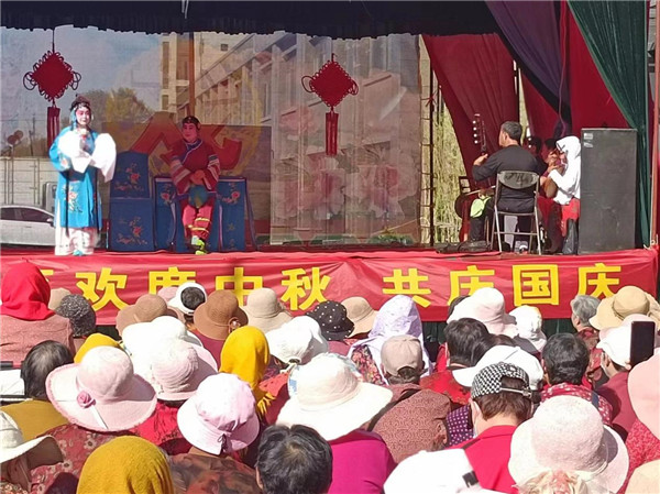 【村村有好戲】青島膠州市李哥莊鎮(zhèn)龍屯社區(qū)舉辦“歡度中秋 共慶國(guó)慶”文藝演出