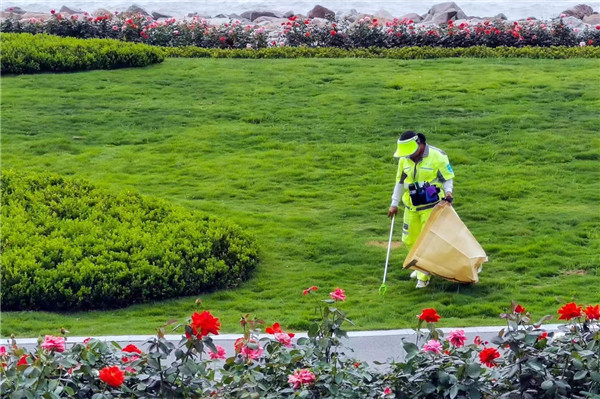 青島市嶗山區(qū)： “雙節(jié)”我在崗，城市管理“不打烊”