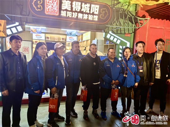 青島城陽(yáng)：巴拿馬國(guó)家足球隊(duì)走進(jìn)“美得城陽(yáng)”好物體驗(yàn)館